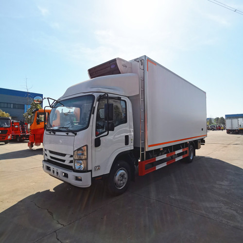 Isuzu 10 тонн охлажденный грузовик 6,8 метра коробка