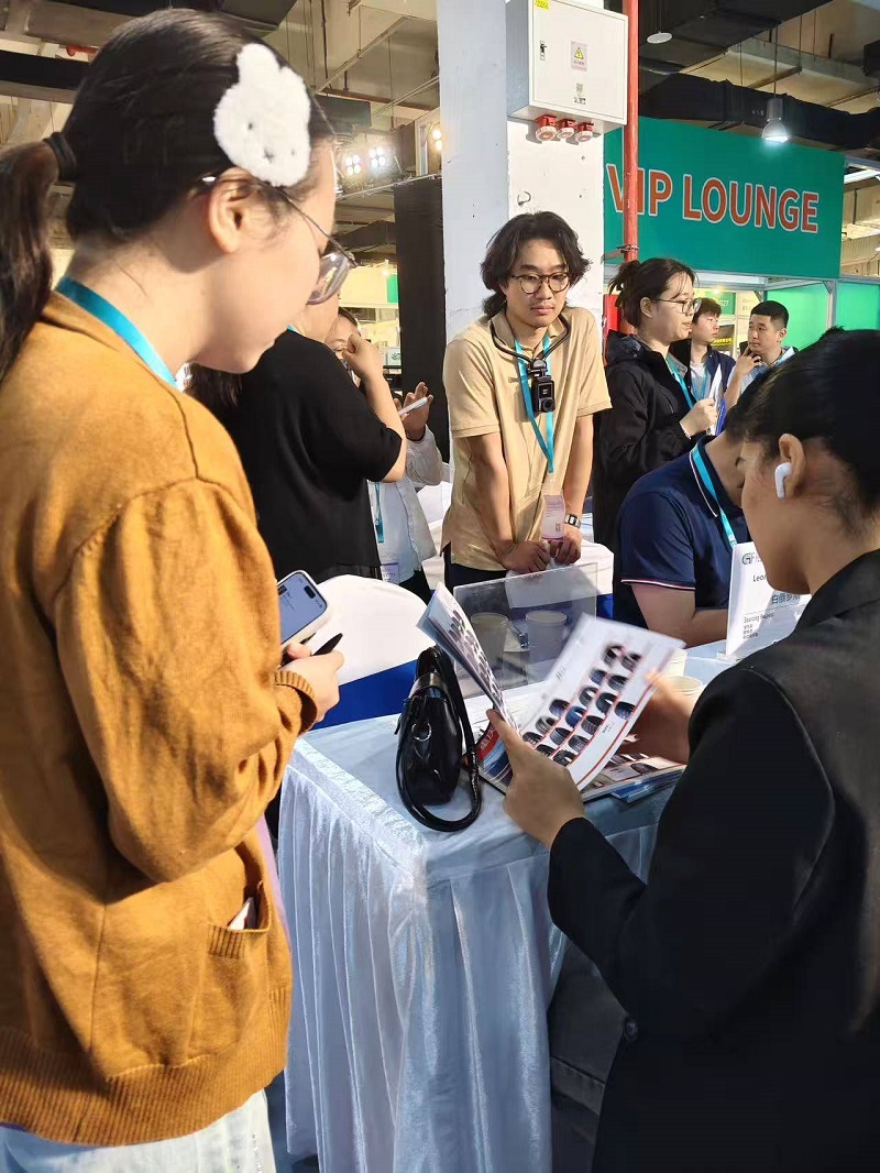 The Canton Fair is abuzz with excitement, and Ruisilaifu's KUMA brand tires are winning over customers from multiple countries