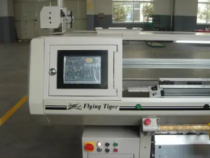 Flying tiger knitting machine