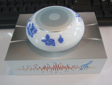 Blue and White Porcelain Bluetooth Speaker