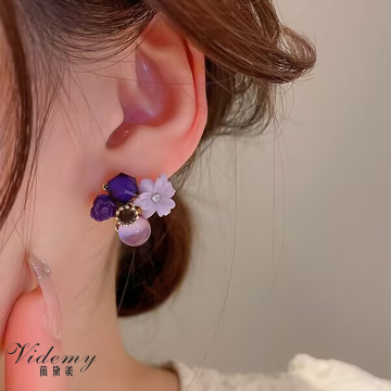 Stylish Geometric Resin Flower Stud Earrings