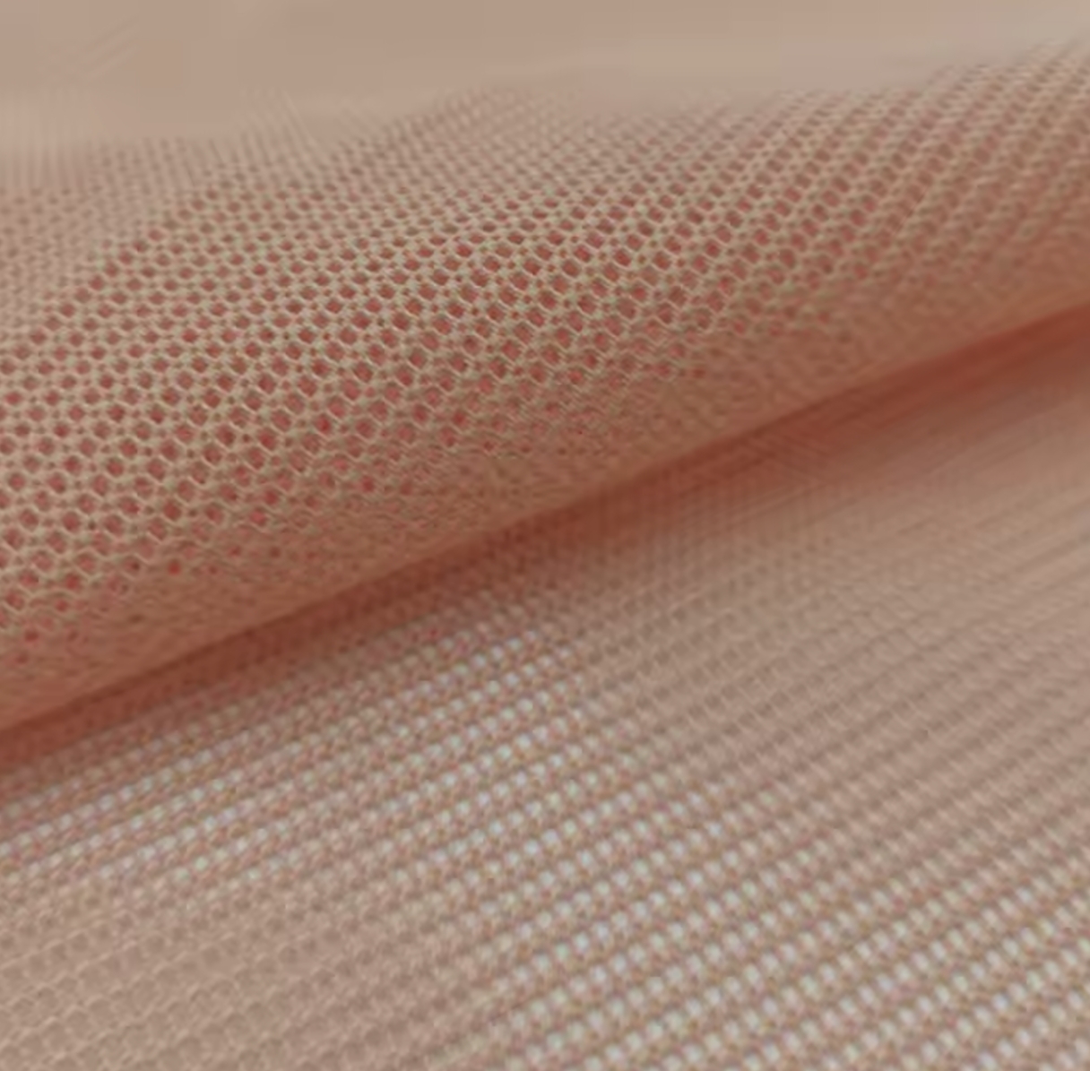 衣服の裏地とクッションのための通気性のあるメッシュを伸ばします