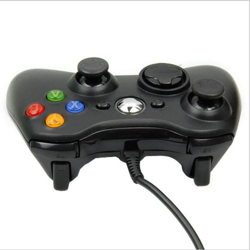 جهاز تحكم Xbox 360 السلكية باللونين الأسود والأبيض