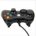 Controlador com fio Microsoft Xbox 360 em preto e branco