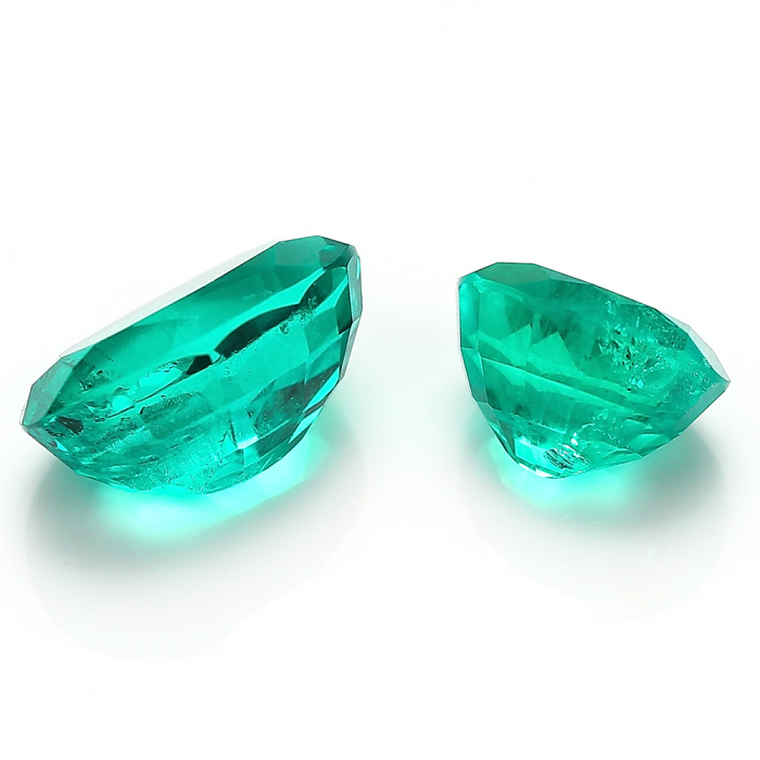 Ovale émeraude cultivé en laboratoire 9x13 avec couleur colombienne