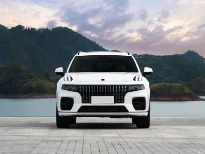 High-Speed Geely LYNK&CO 09 EM-P 2024: Advanced REEV Hybrid Vehicle