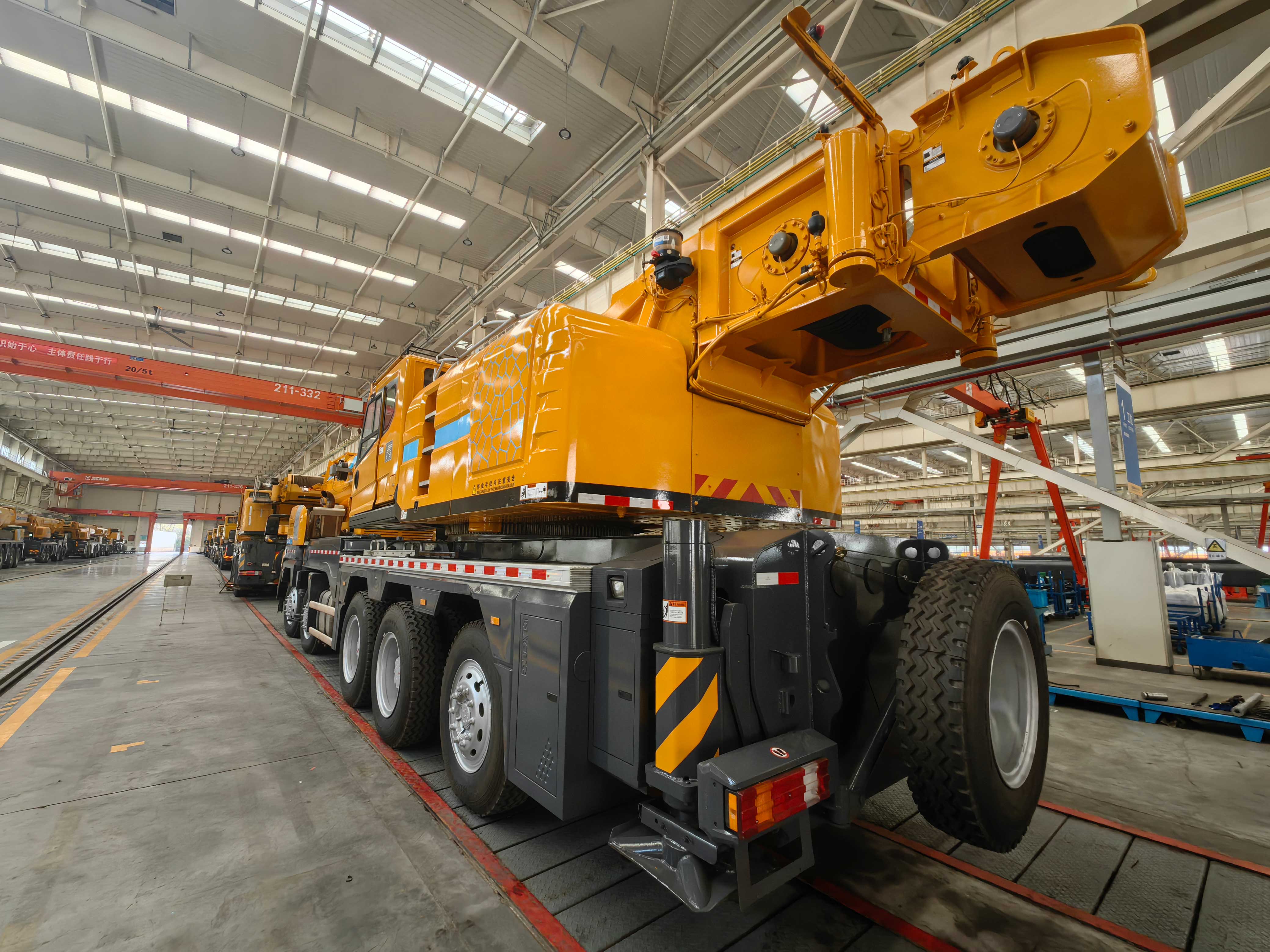 45-degree-angle-shot-of-used-mobile-crane--2