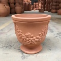 Pequenos potenciômetros de argila de terracota para plantas