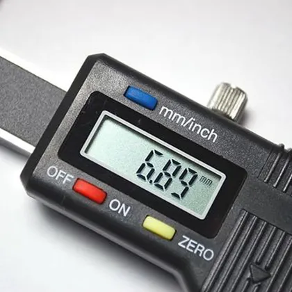 Digital Micrometer Caliper for Precision Gemstone Diameter Measurement