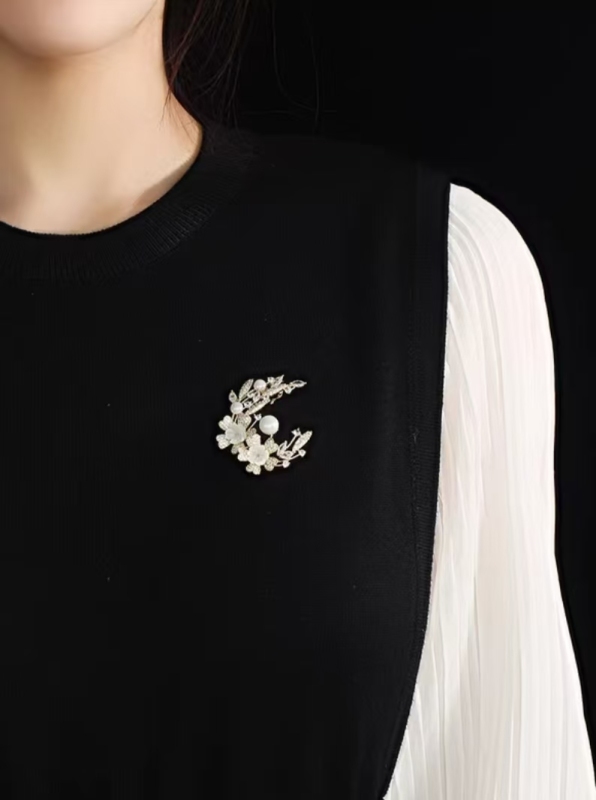 Laurel cherry blossom brooch