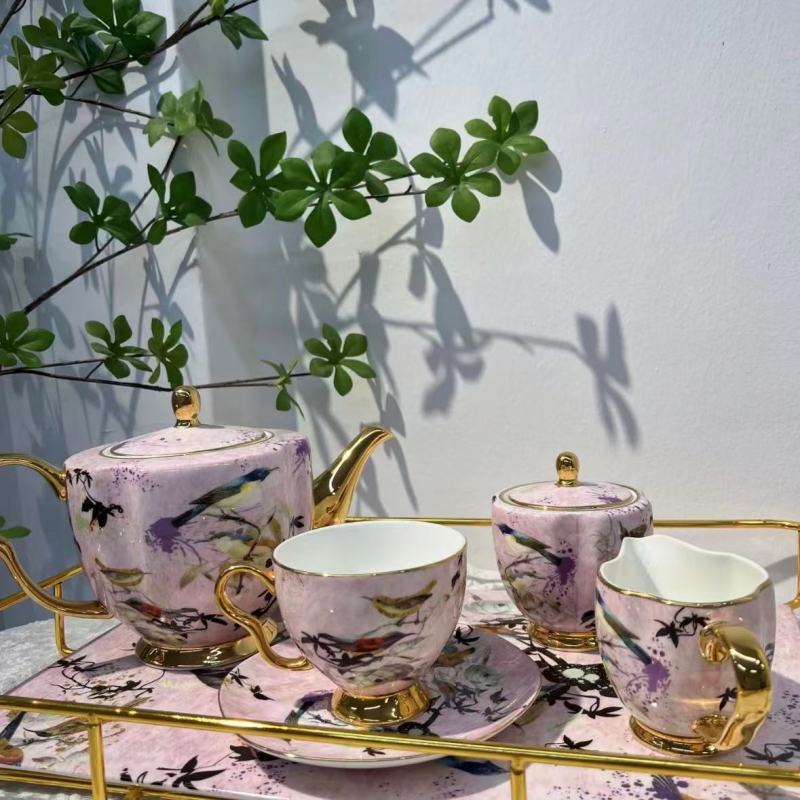 Delicate Sakura-Inspired Luxury Dinnerware