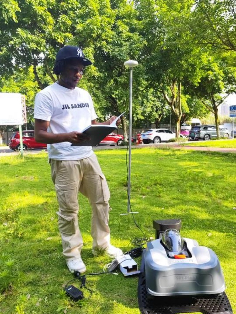 Romanian Clients Visit ACTION TOOLS for On-Site Inspection of Intelligent Lawn Mowing Robot Cooperation Project