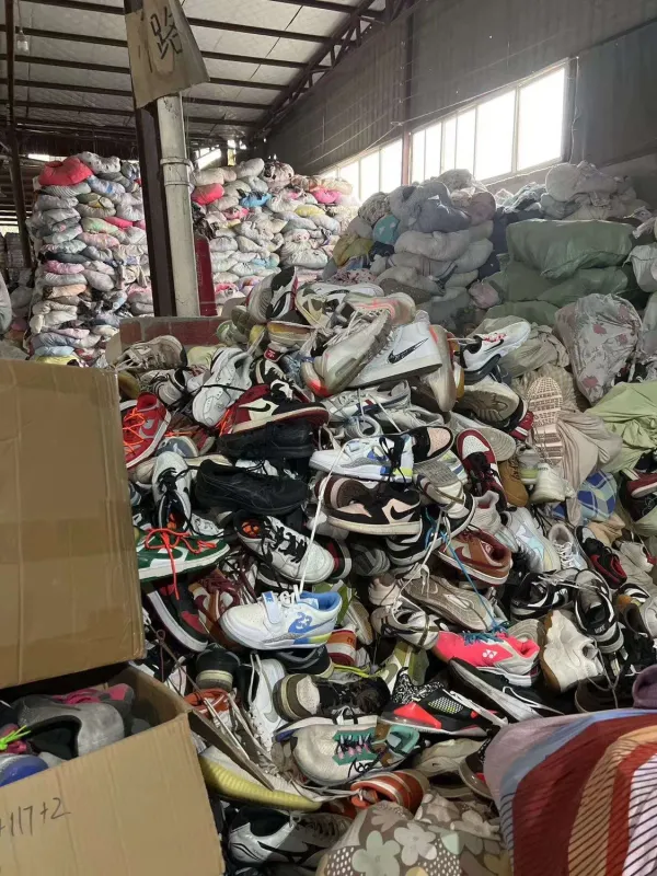 Hot Selling Used Luxury Women's Shoes & Men's Sports Basketball Shoes Wholesale