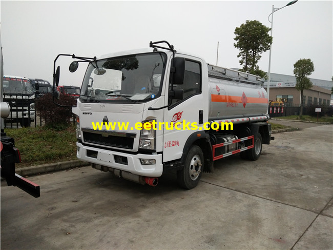 SINOTRUK 4500L Oil Refill Tank Trucks