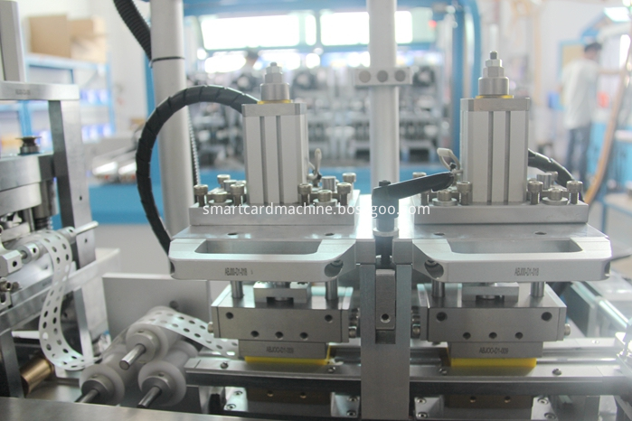 Detail of Chip Glue Laminating Machine