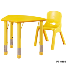 Tables et chaises de la maternelle en plastique