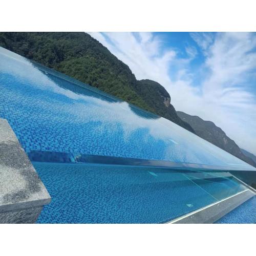 Piscina de acrílico transparente em mosaico sem costura ao ar livre