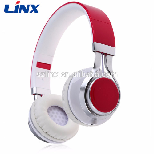 Headphone on-ear yang bergaya dengan colokan stereo 3,5mm