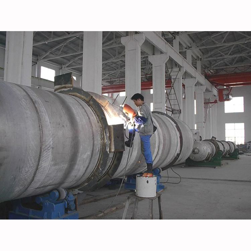 Distillation Column With Serpentine Expansion Pipe