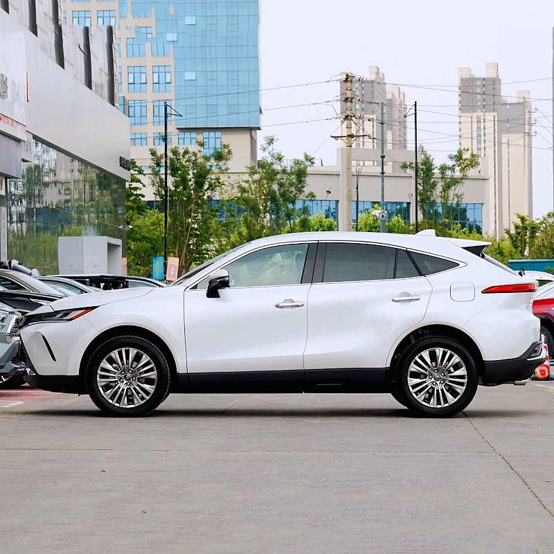 5-seater family car Toyota Harrier