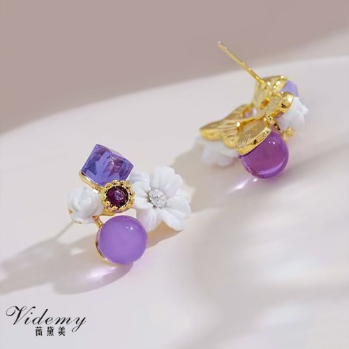 Stylish Geometric Resin Flower Stud Earrings