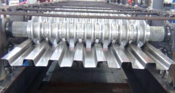 Cold bending machine for shelf floor corrugated plate
