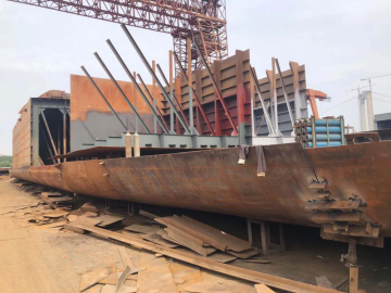 6300T Self-Propelled Deck Barge With Rampdoor