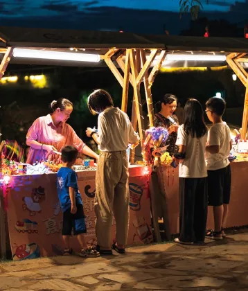 USB Rechargeable Solar Emergency LED Light for Outdoors