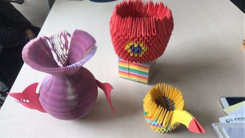 Proses warna kertas origami