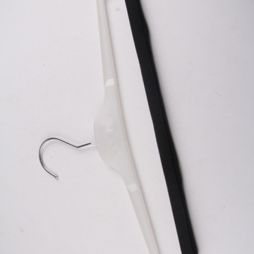 Custom Bottom Bar Hangers for Clothing: Tailored Solutions for Your Wardrobe Needs