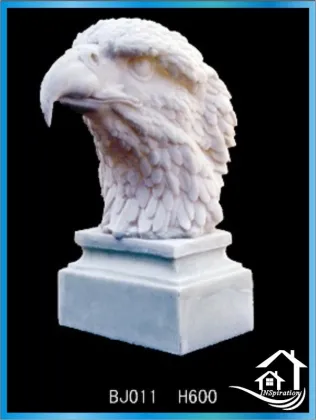 Beautiful head eagle sculpture