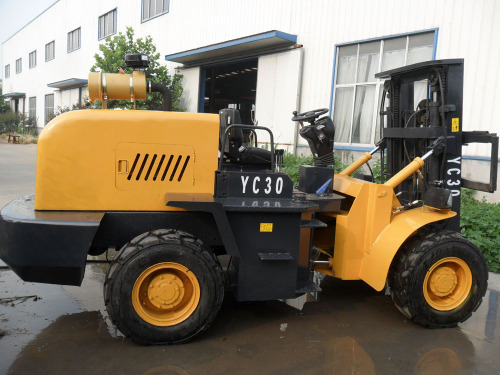 Rough Terrain Forklift with 3 Stage Mast and Hydraulic Transmission (CPCD30R)