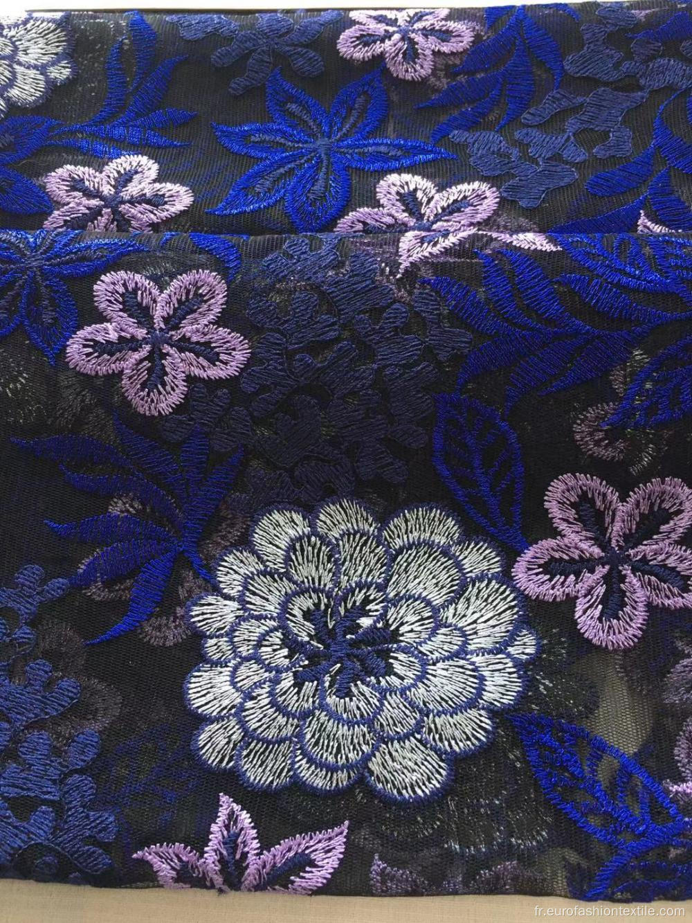 Combinez le tissu de broderie plat de fleurs pour le vêtement de dames