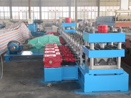 Freeway guardrail roll forming machine