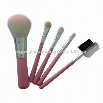 Makeup brushes, made of wooden handle with double color synthetic hair, various colors are available