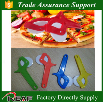 Promotional cheap Plastic handle blade pizza cutter