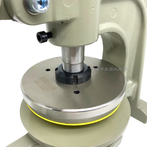 Hand press sampling knife for round machine