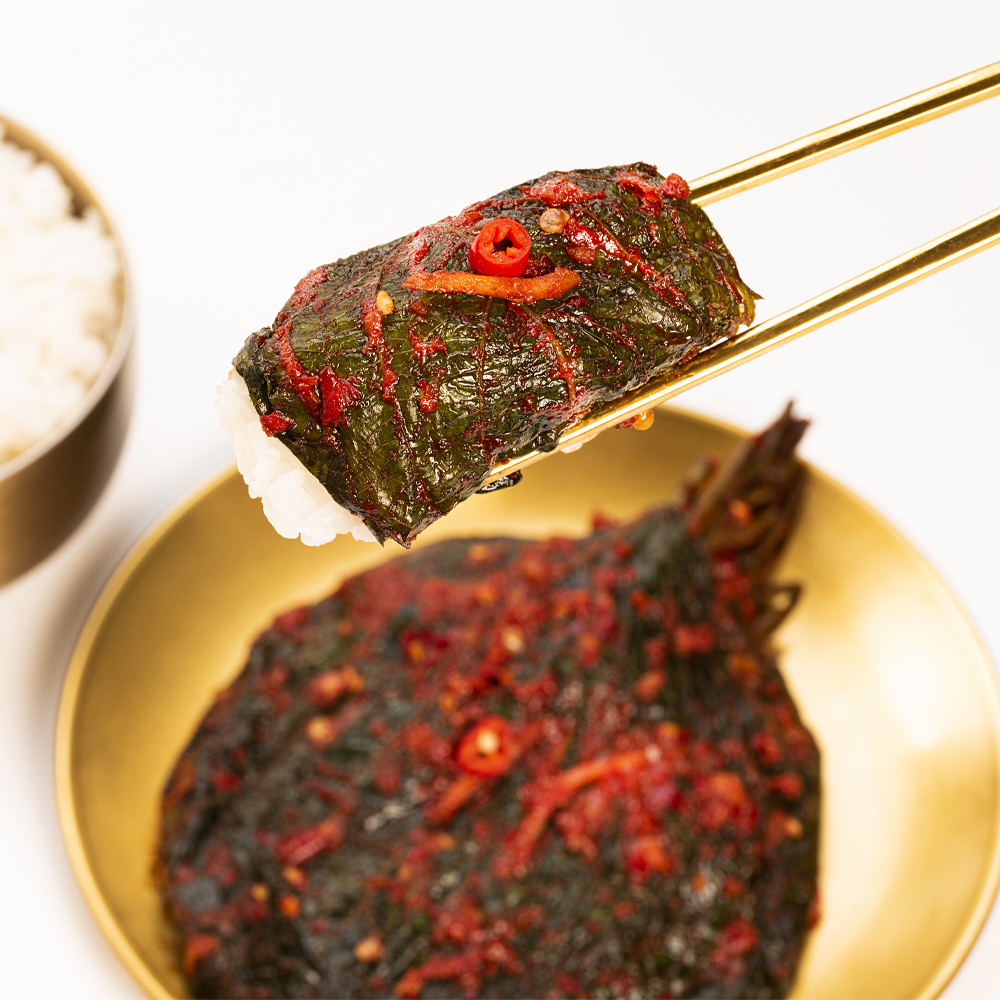 Spicy mixed perilla leaf pickles