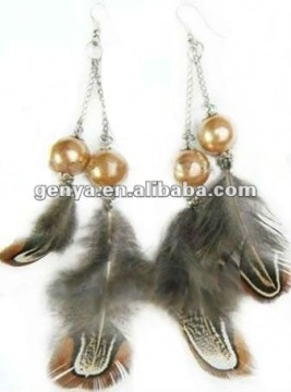 2012 fashion cheap real bird feather earrings with hook in natural color