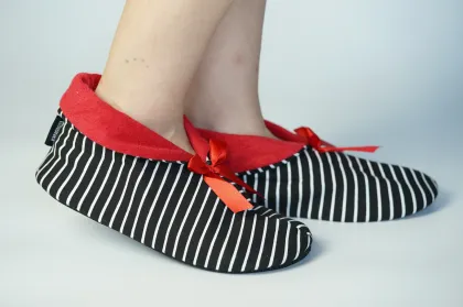 OEM Super Soft Non-Slip Ladies' Cozy Winter Indoor Socks Booties