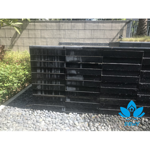 Фонзи бузурги обанбор дар ҳавои берунӣ