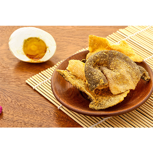 Piel de pescado con sabor a yema de huevo salada