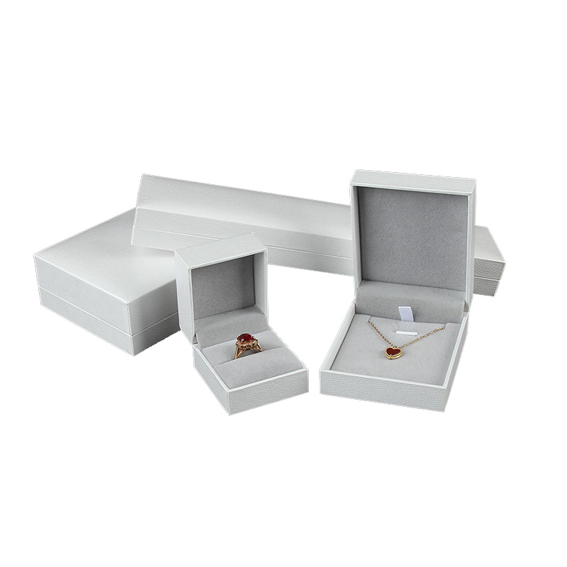صندوق مجوهرات مخصصات من الجلد الأبيض الفاخر