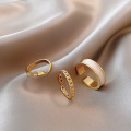 Anello perle in stile cool personalizzato