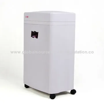 Paper shredder can shred paper, staples, paper clips, credit cards