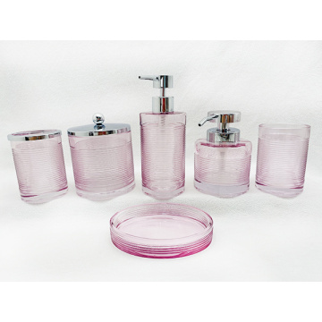 Procesamiento de botellas de vidrio de baño rosa