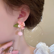 트렌디 한 스타일을위한 생생한 꽃 귀걸이