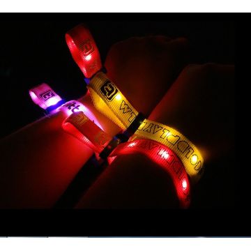 LED Musica da bracciale con telecomando dal vivo