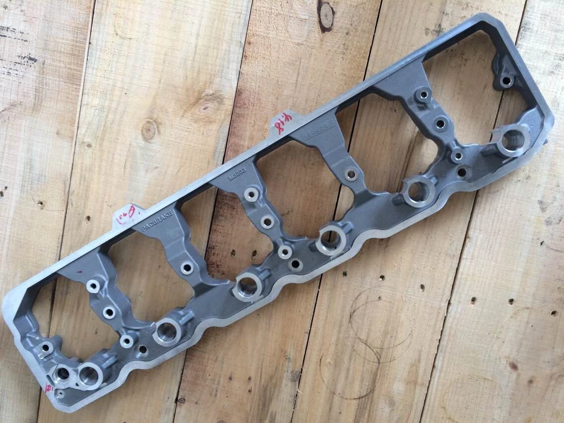 Truck Engine Cylinder Head1