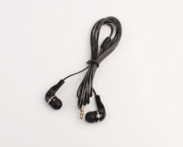 black earphone